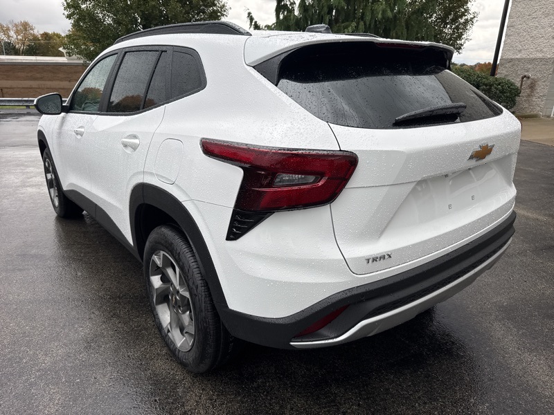 2026 Chevrolet Trax LT Image 6 of 40