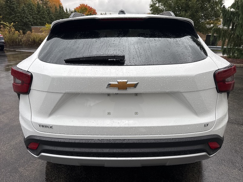 2026 Chevrolet Trax LT Image 5 of 40