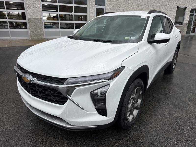 2026 Chevrolet Trax LT Image 1 of 40