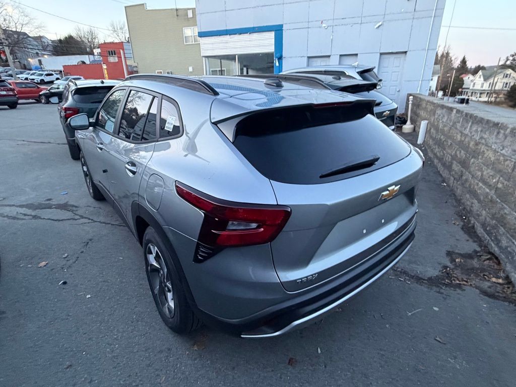 2026 Chevrolet Trax LT Image 6 of 9