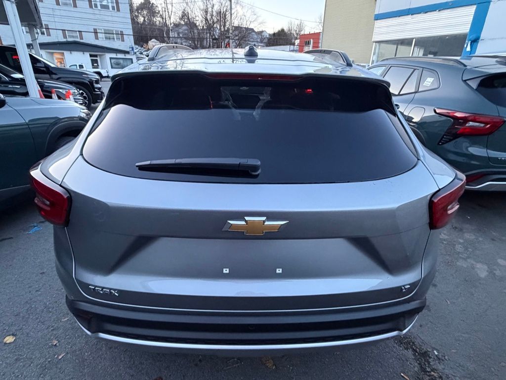 2026 Chevrolet Trax LT Image 7 of 9