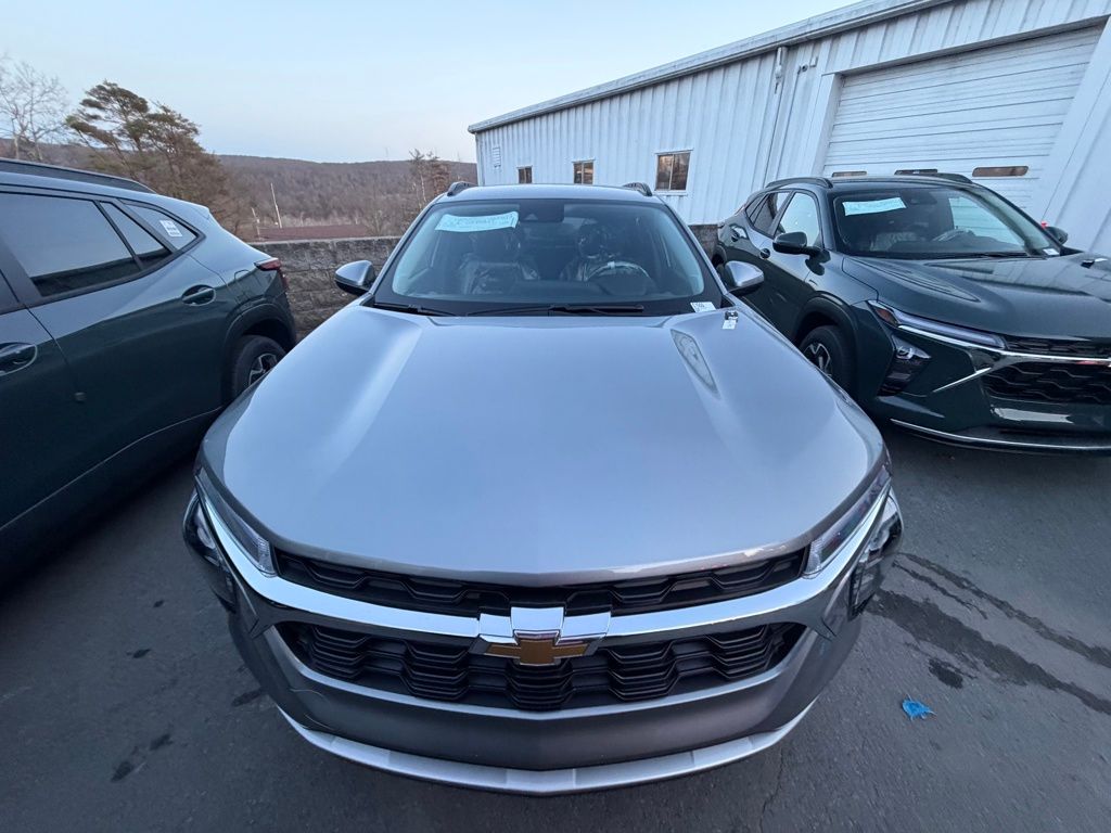 2026 Chevrolet Trax LT Image 3 of 9