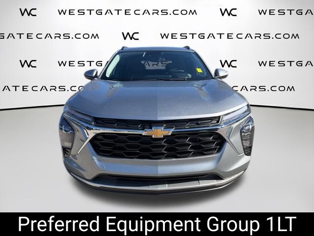 2026 Chevrolet Trax LT Image 2 of 33