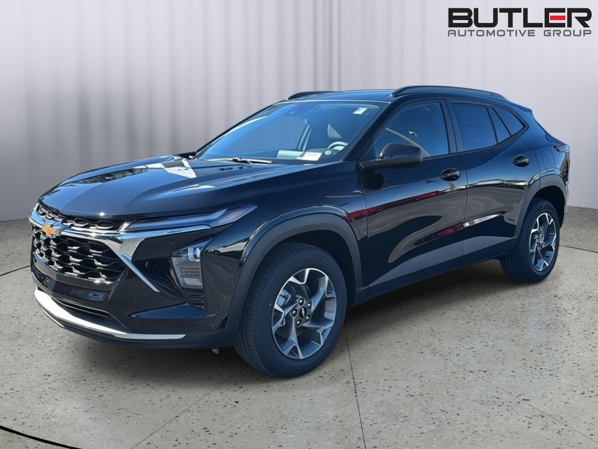 2026 Chevrolet Trax LT Image 2 of 30