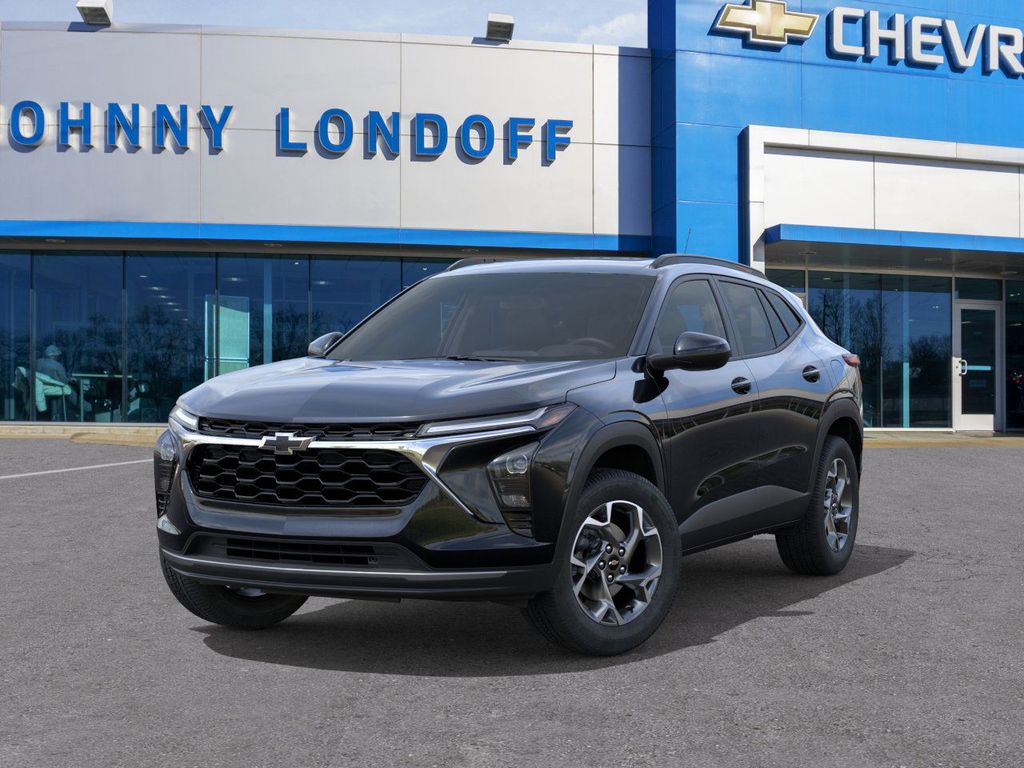 2026 Chevrolet Trax LT Image 2 of 24