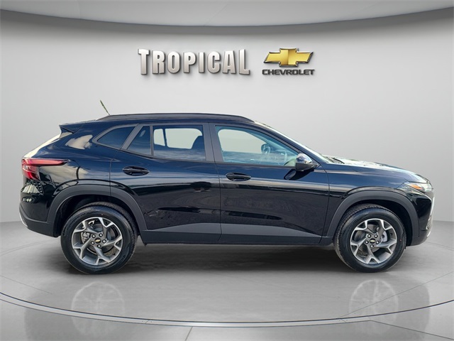 2026 Chevrolet Trax LT Image 4 of 34