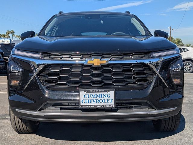 2026 Chevrolet Trax LT Image 2 of 25