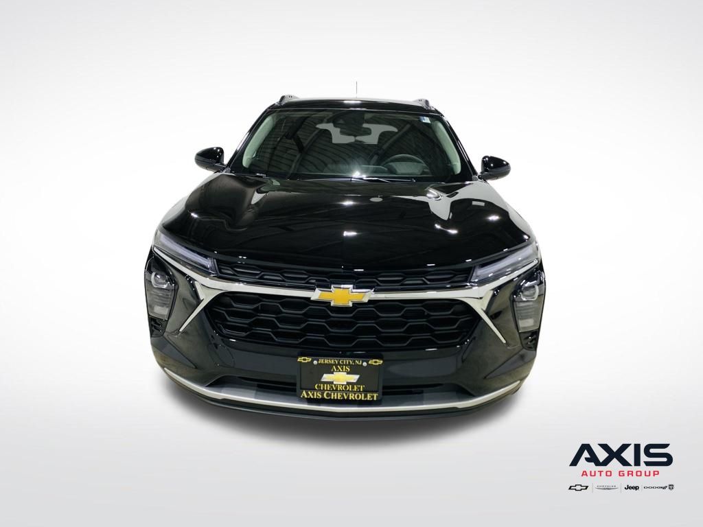 2026 Chevrolet Trax LT Image 3 of 26