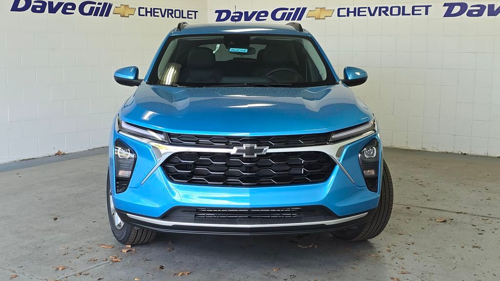 2026 Chevrolet Trax LT Image 2 of 29