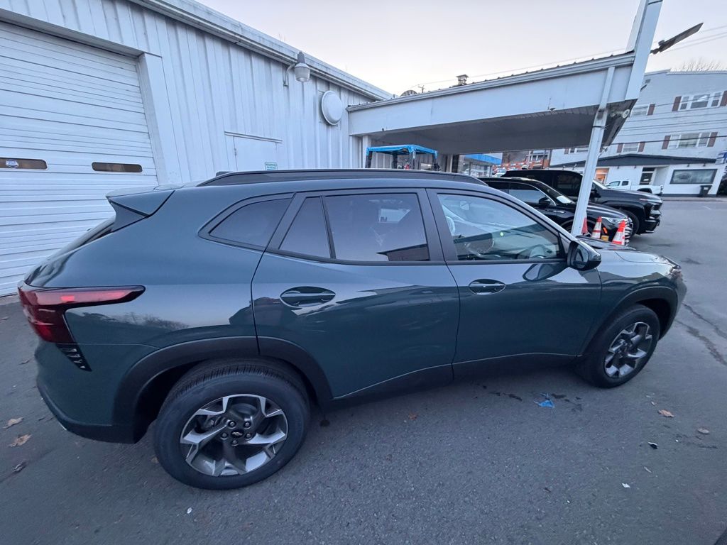 2026 Chevrolet Trax LT Image 5 of 10