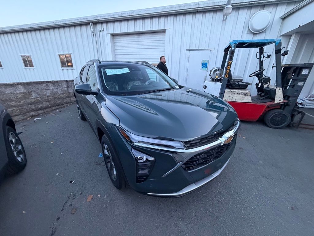 2026 Chevrolet Trax LT Image 4 of 10