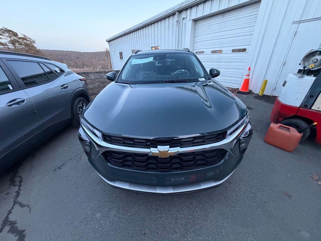 2026 Chevrolet Trax LT Image 3 of 10