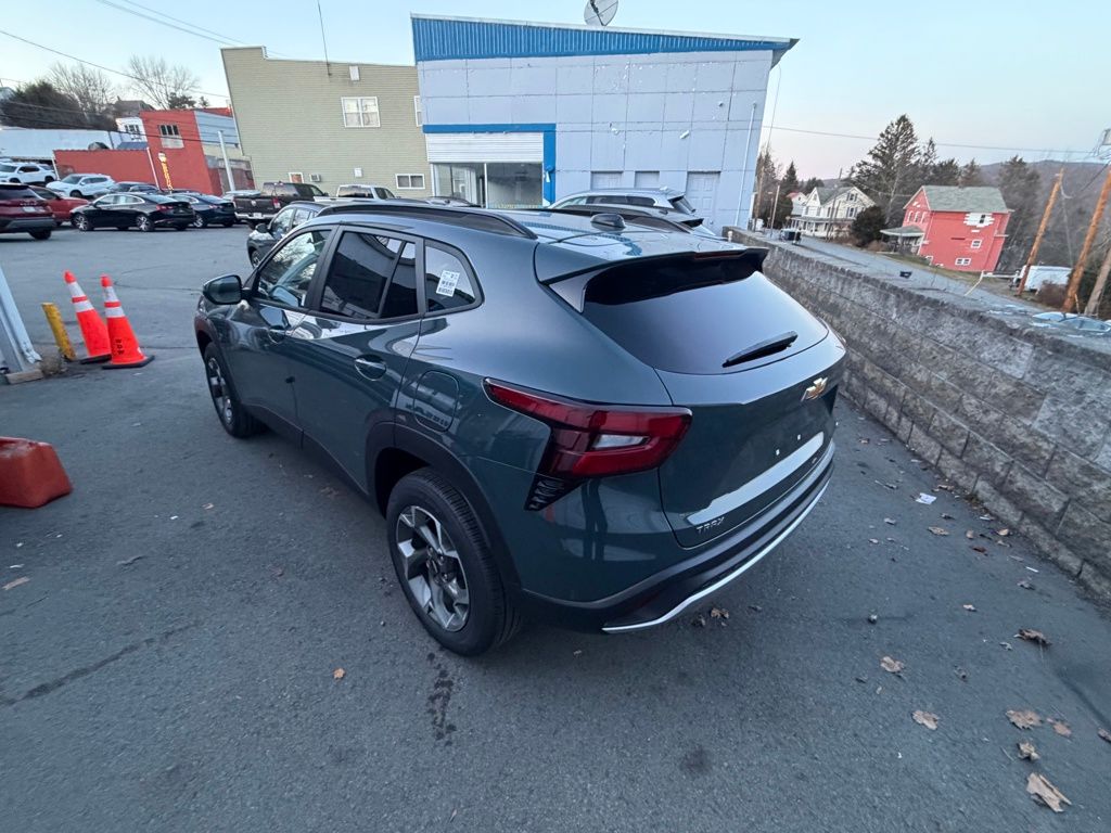 2026 Chevrolet Trax LT Image 7 of 10