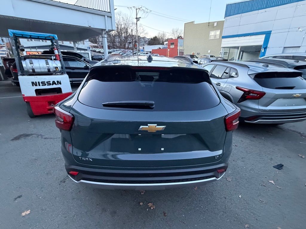 2026 Chevrolet Trax LT Image 8 of 10