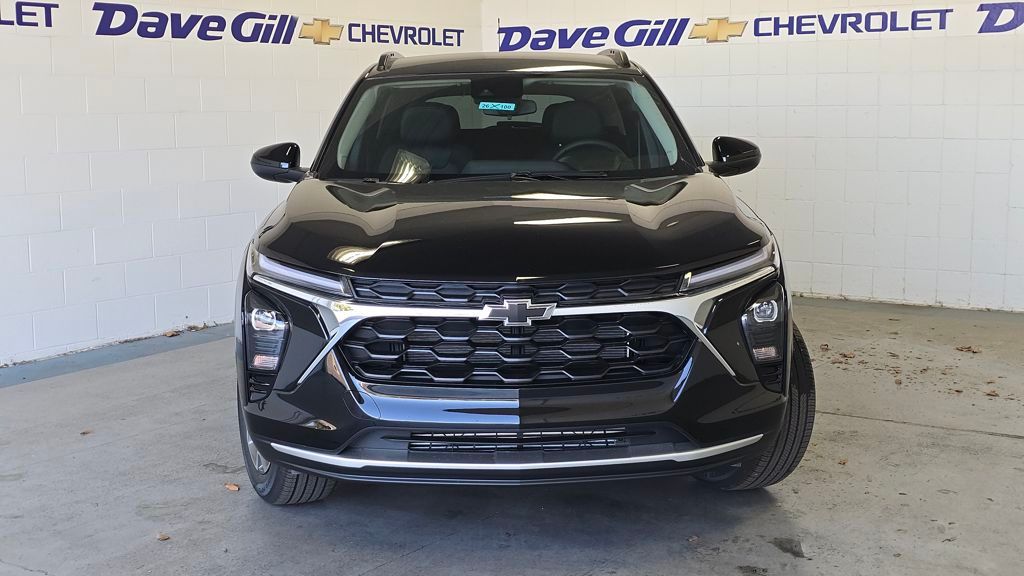 2026 Chevrolet Trax LT Image 2 of 30