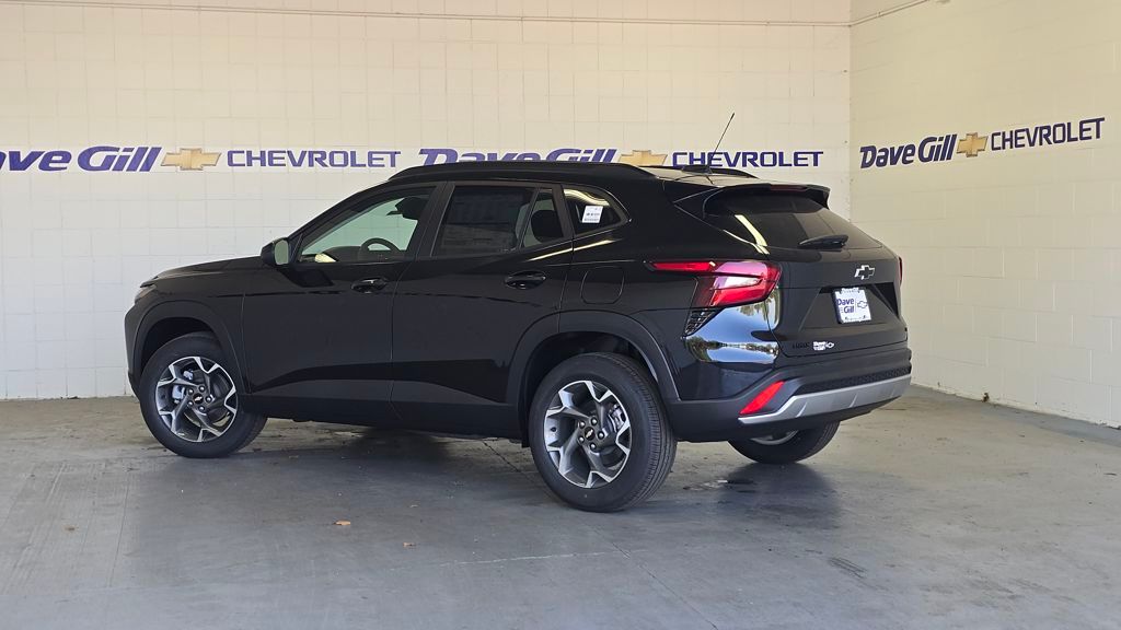 2026 Chevrolet Trax LT Image 4 of 30