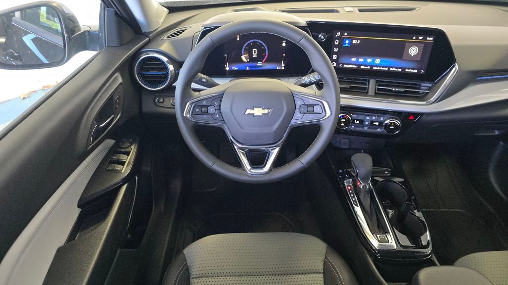 2026 Chevrolet Trax LT Image 14 of 30