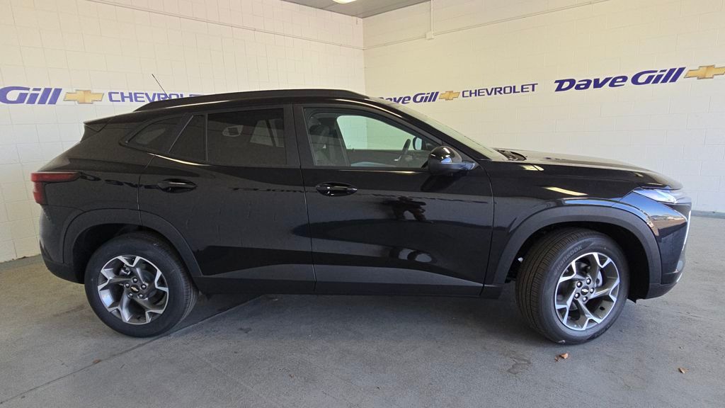 2026 Chevrolet Trax LT Image 3 of 30