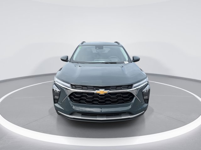 2026 Chevrolet Trax LT Image 2 of 25