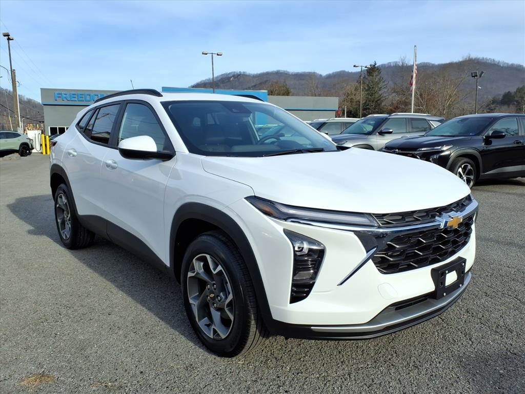 2026 Chevrolet Trax LT Image 3 of 24