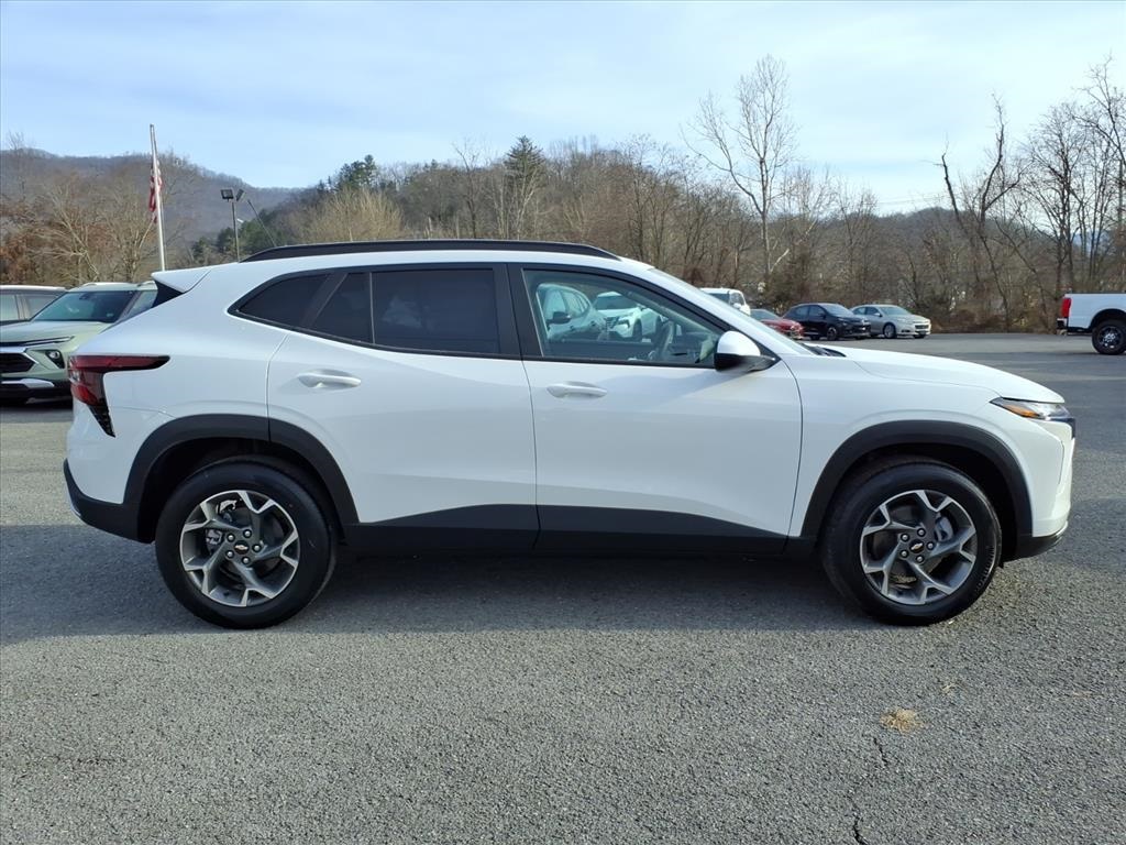 2026 Chevrolet Trax LT Image 4 of 24