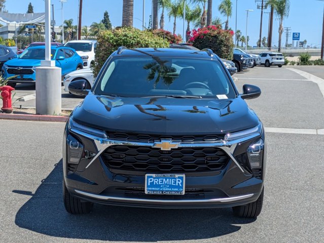 2026 Chevrolet Trax LT Image 2 of 27