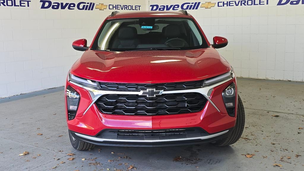 2026 Chevrolet Trax LT Image 2 of 29