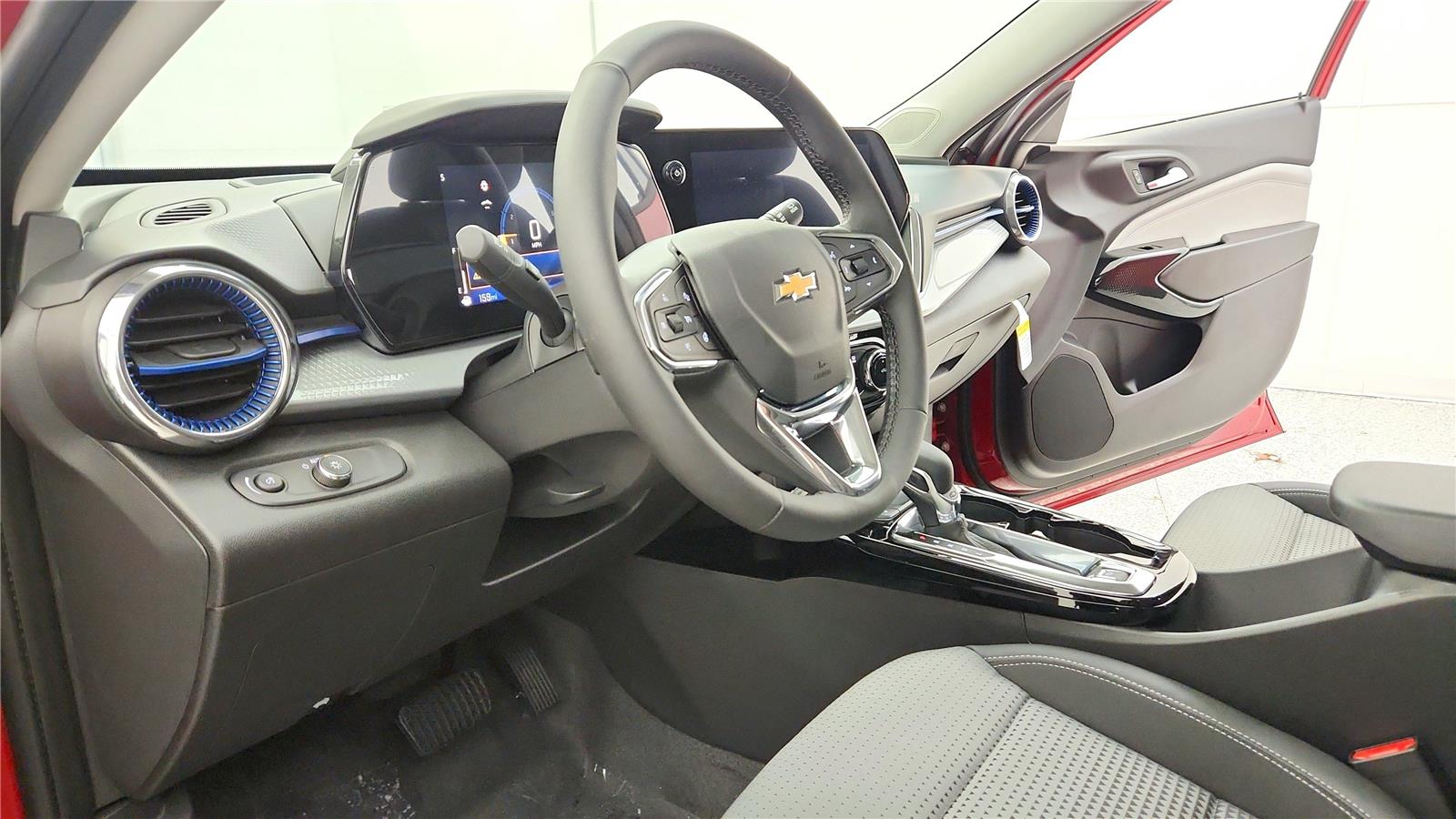 2026 Chevrolet Trax LT Image 18 of 36