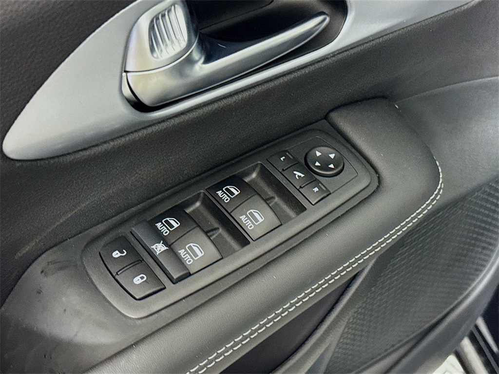 2026 Chrysler Pacifica Limited Image 29 of 32