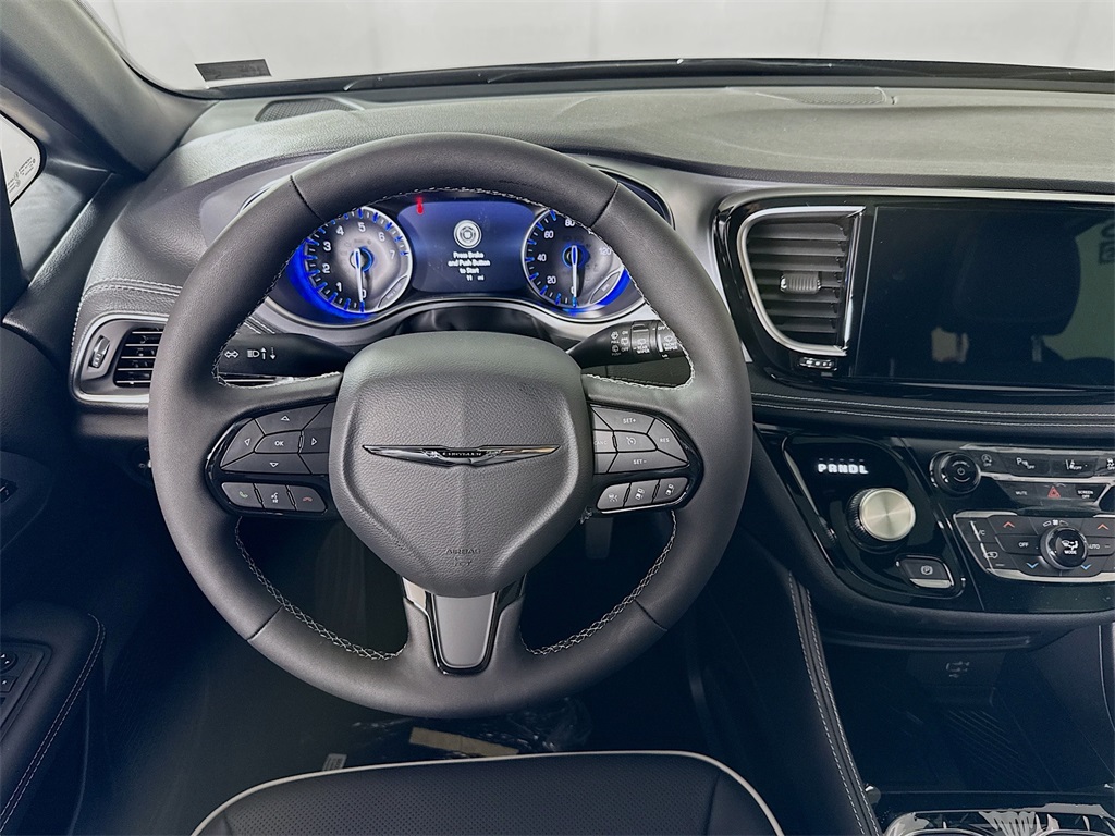 2026 Chrysler Pacifica Limited Image 20 of 32