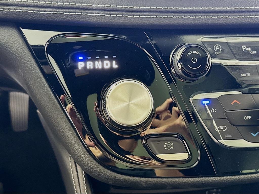 2026 Chrysler Pacifica Limited Image 28 of 32