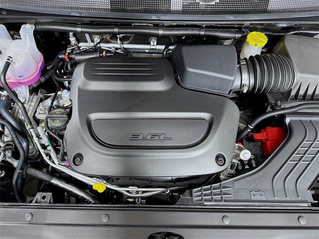 2026 Chrysler Pacifica Limited Image 9 of 32