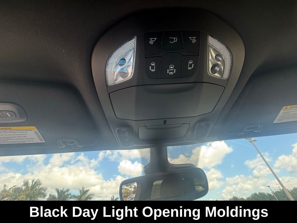 2026 Chrysler Pacifica Limited Image 35 of 37