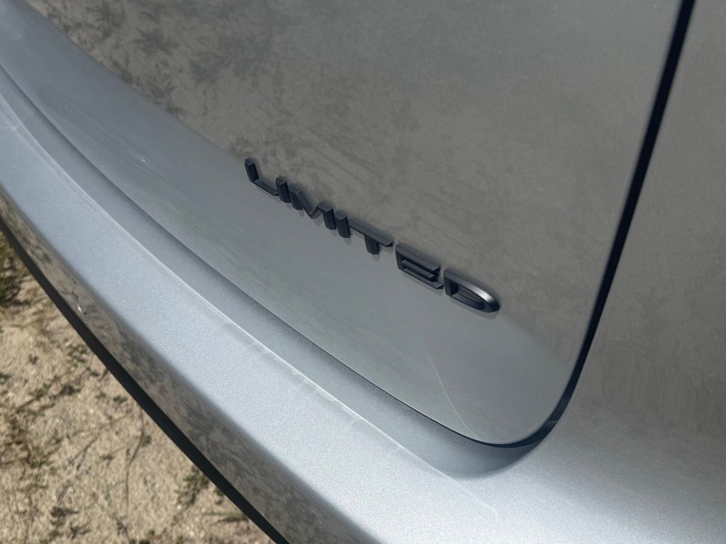 2026 Chrysler Pacifica Limited Image 29 of 37