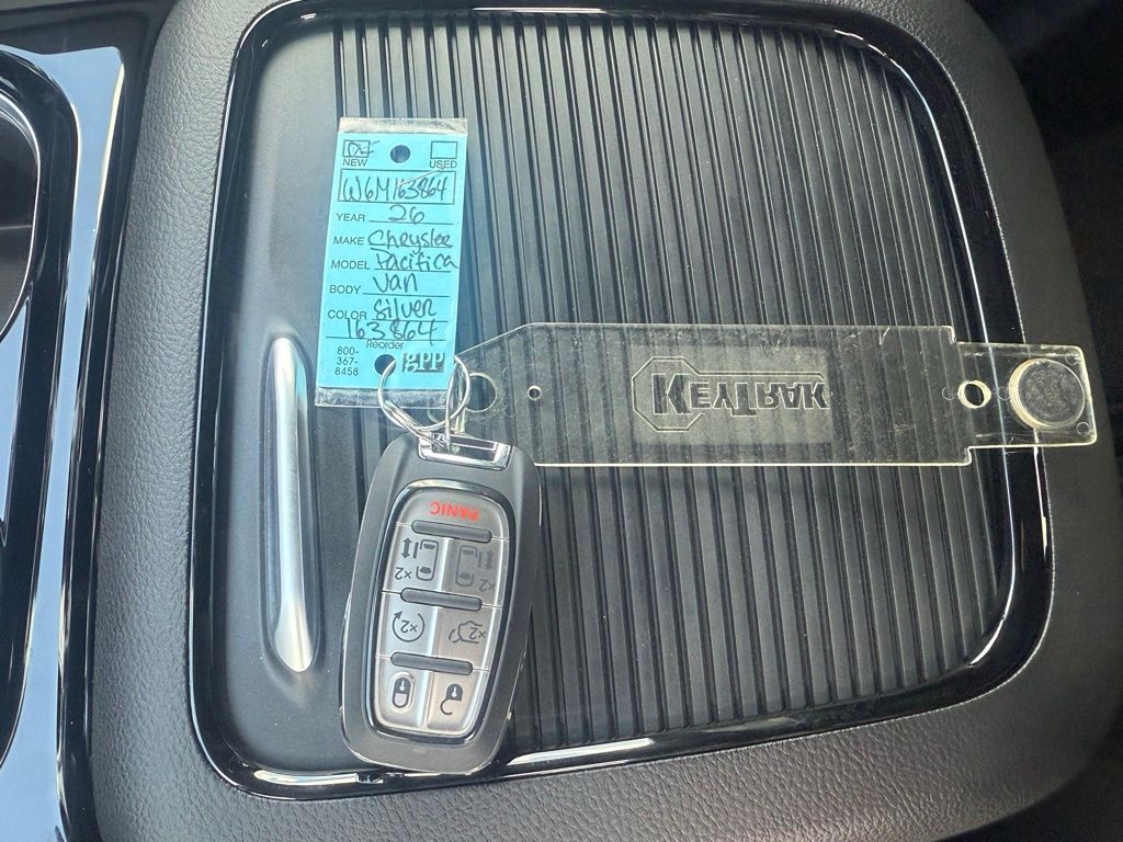 2026 Chrysler Pacifica Limited Image 22 of 37