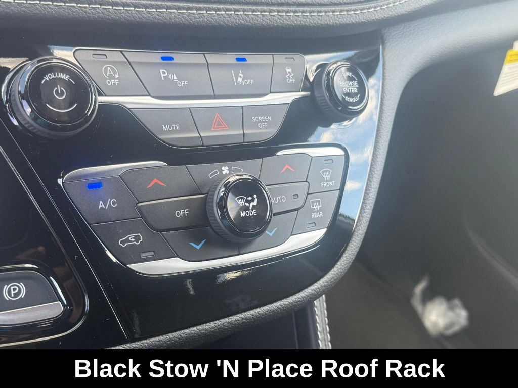 2026 Chrysler Pacifica Limited Image 21 of 37