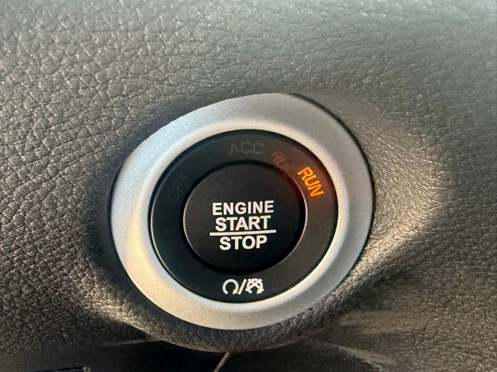 2026 Chrysler Pacifica Limited Image 34 of 37