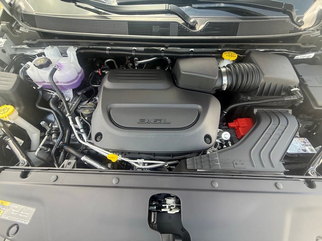 2026 Chrysler Pacifica Limited Image 7 of 37