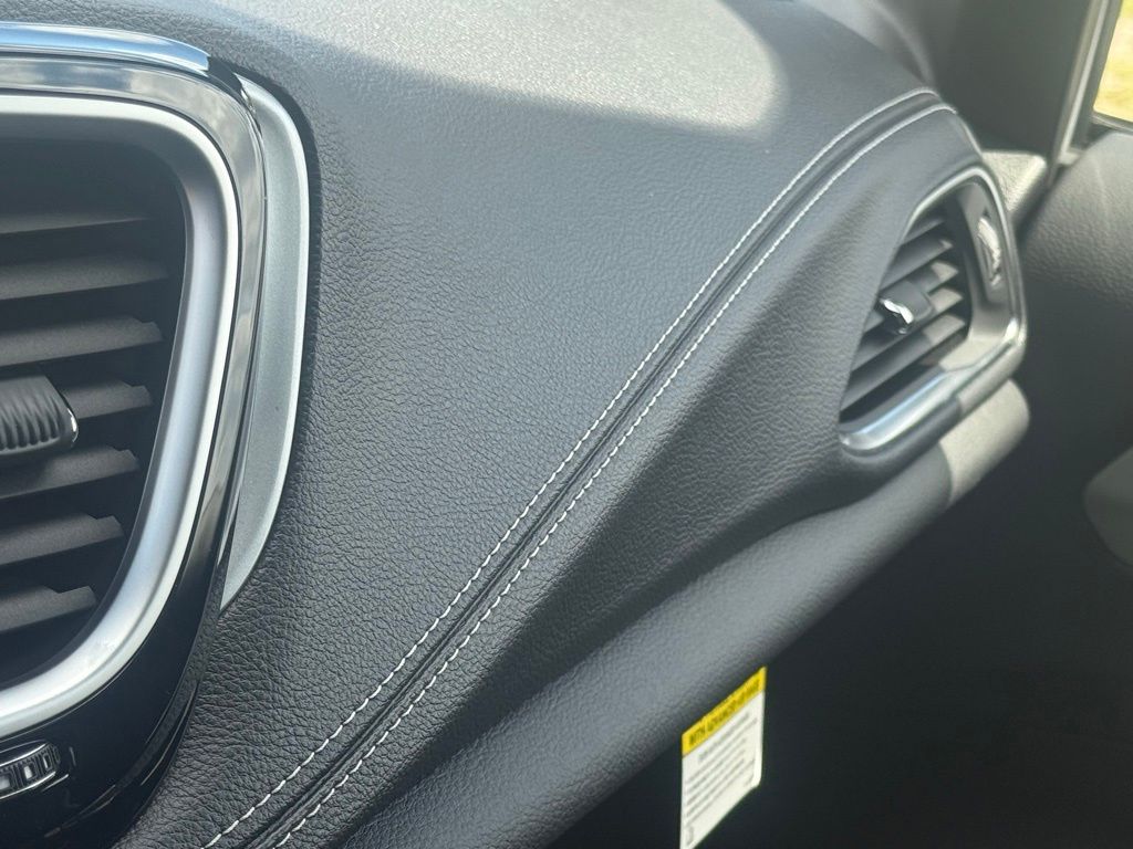 2026 Chrysler Pacifica Limited Image 26 of 37