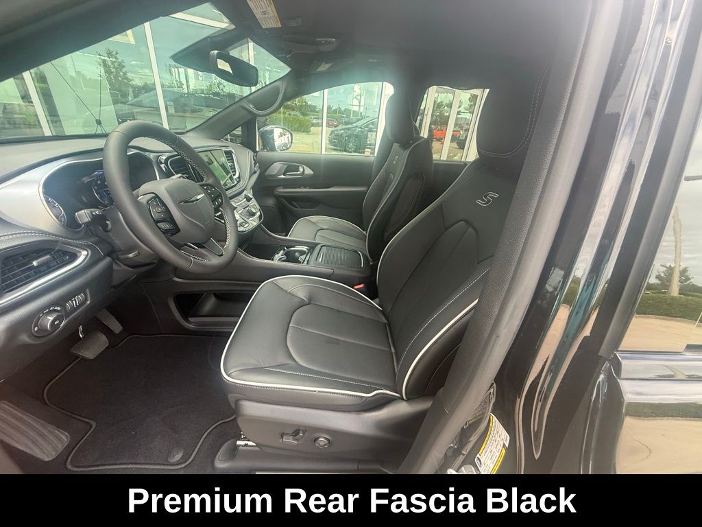 2026 Chrysler Pacifica Limited Image 15 of 38