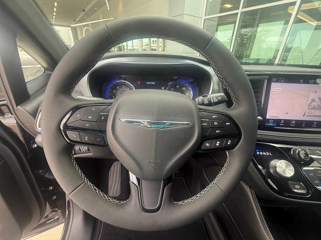 2026 Chrysler Pacifica Limited Image 33 of 38