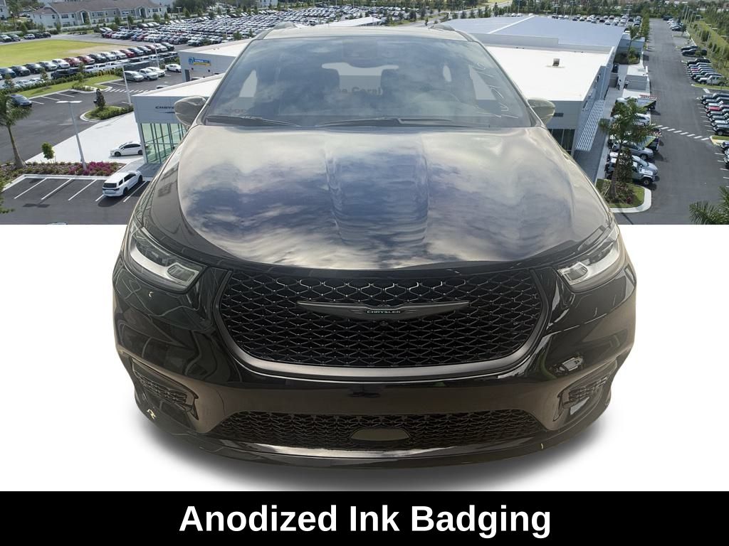 2026 Chrysler Pacifica Limited Image 34 of 38