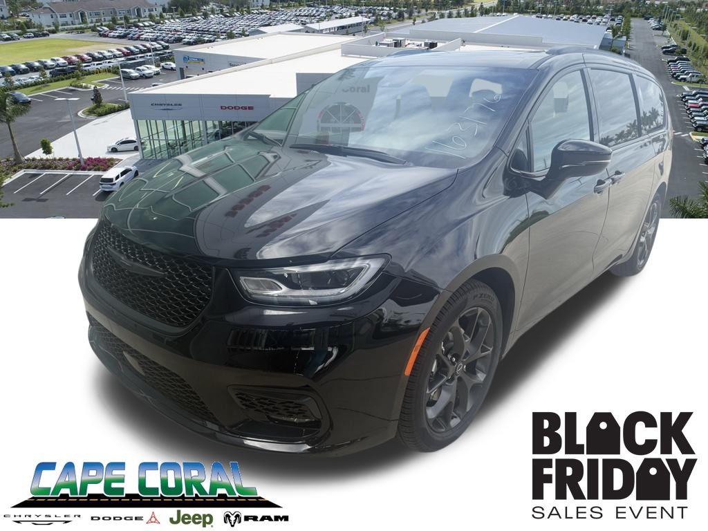 2026 Chrysler Pacifica Limited Image 1 of 38