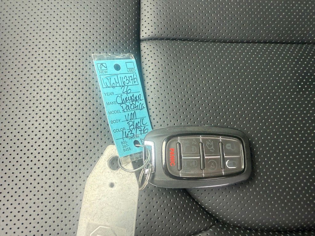 2026 Chrysler Pacifica Limited Image 25 of 38