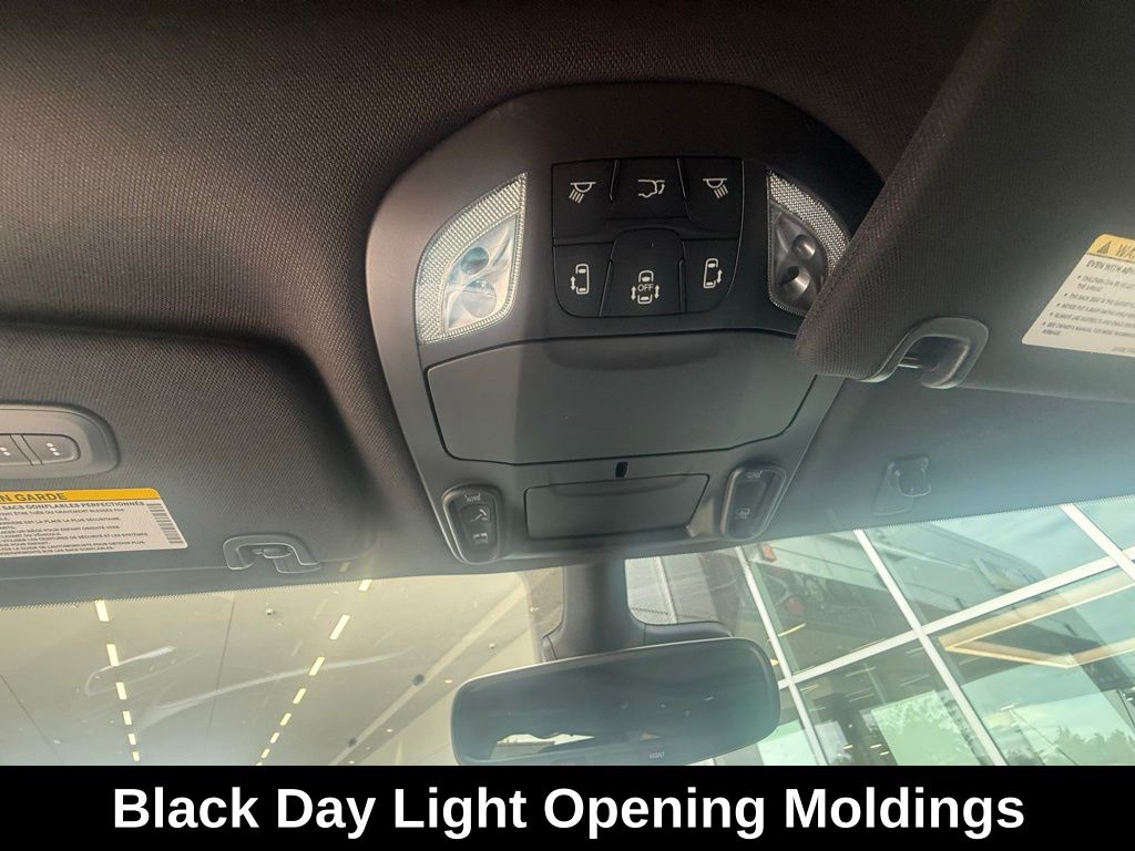 2026 Chrysler Pacifica Limited Image 31 of 38