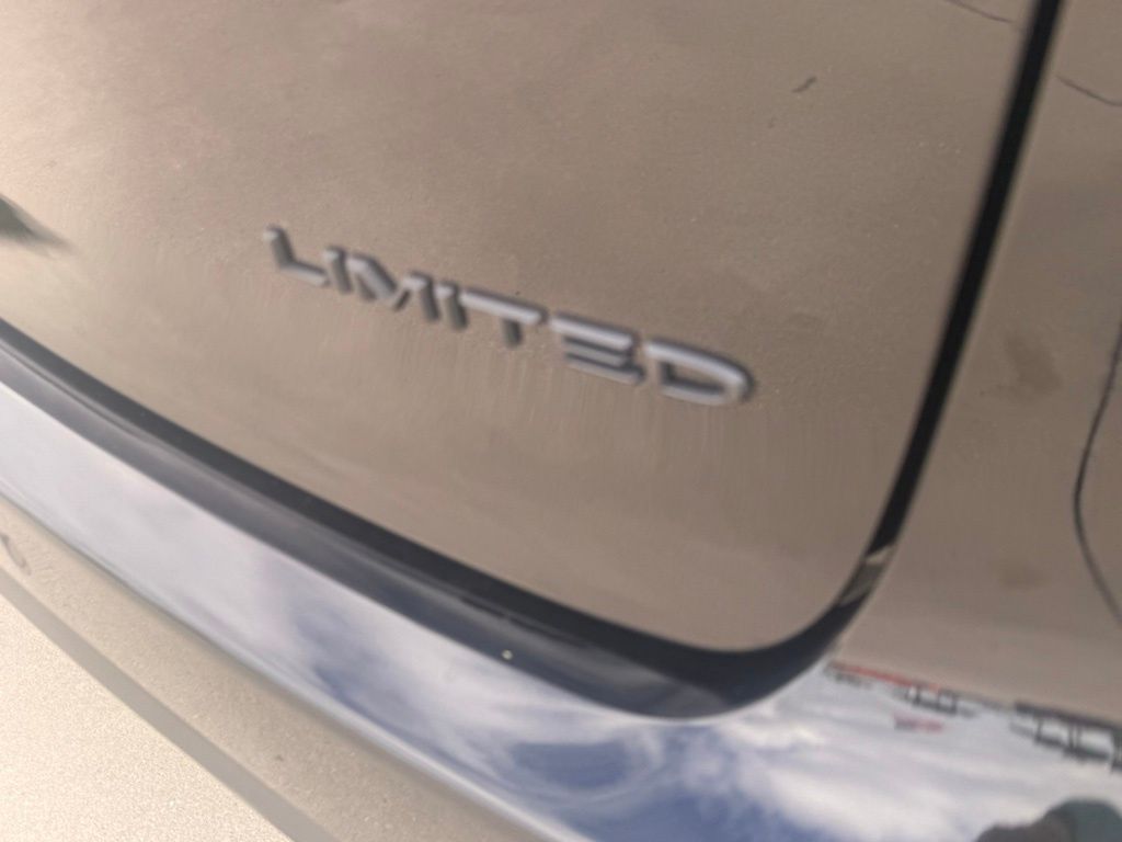 2026 Chrysler Pacifica Limited Image 30 of 38