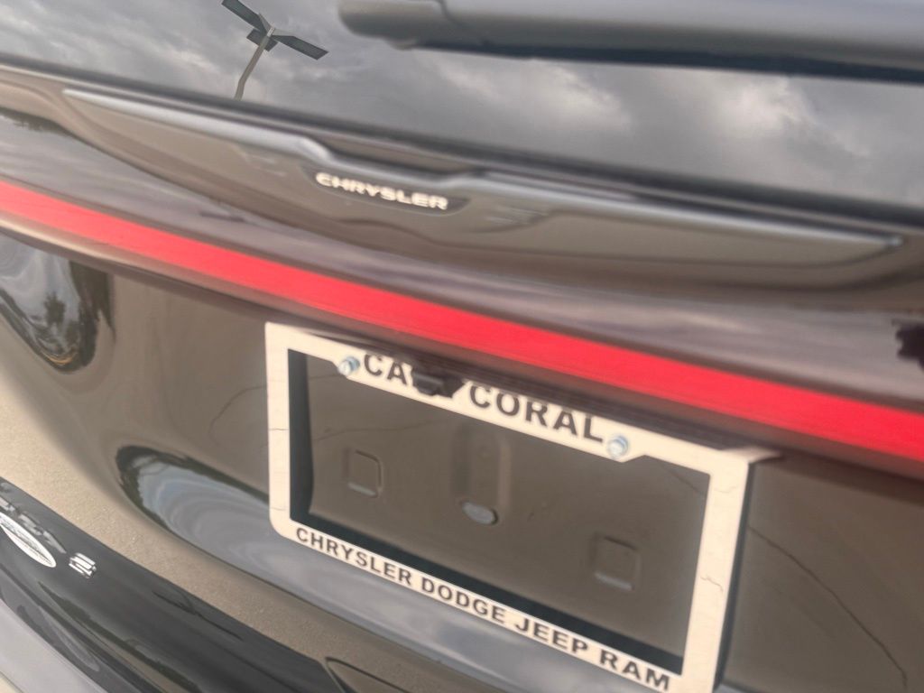 2026 Chrysler Pacifica Limited Image 27 of 38