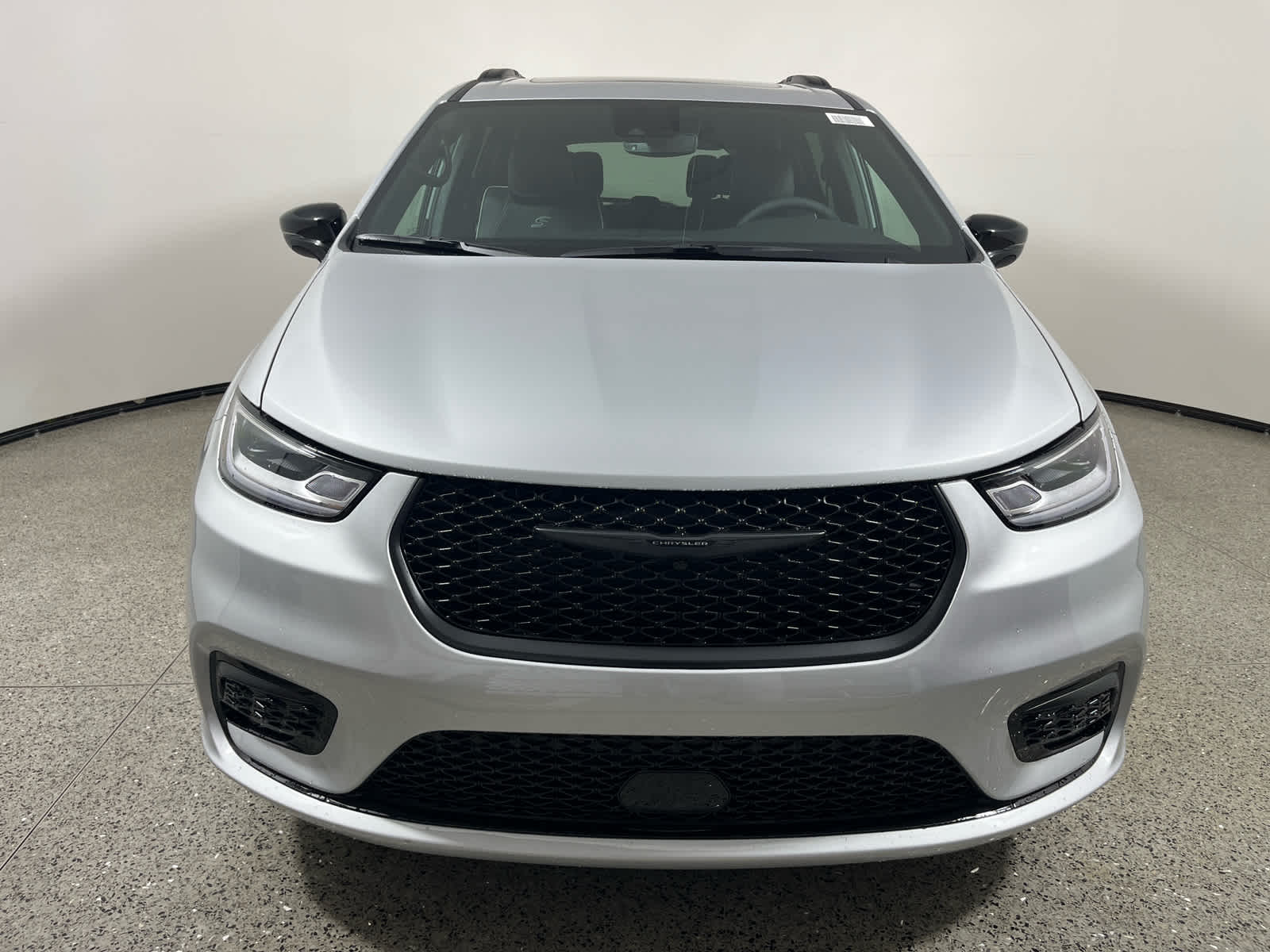 2026 Chrysler Pacifica Limited Image 3 of 29