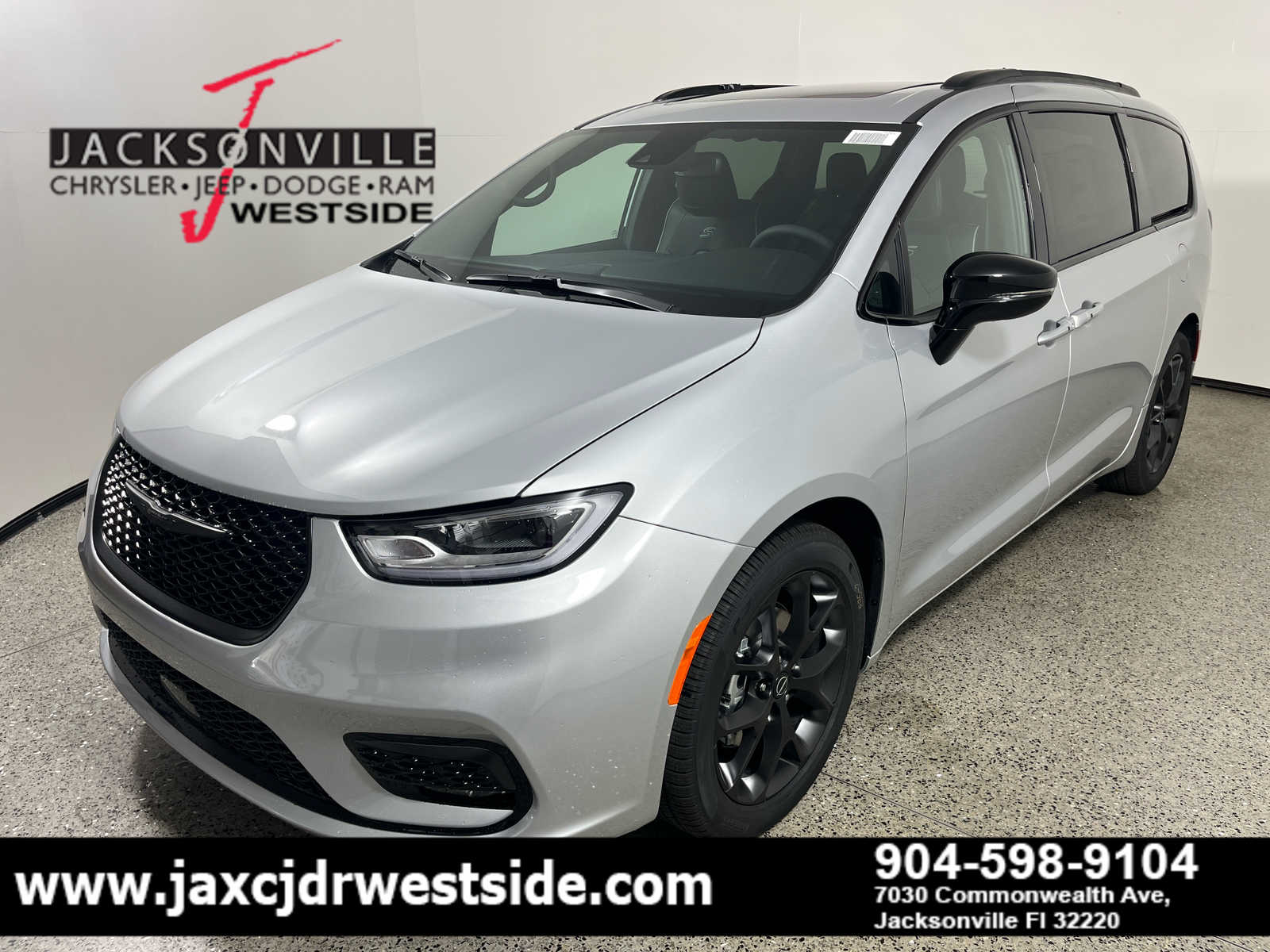 2026 Chrysler Pacifica Limited Image 2 of 29