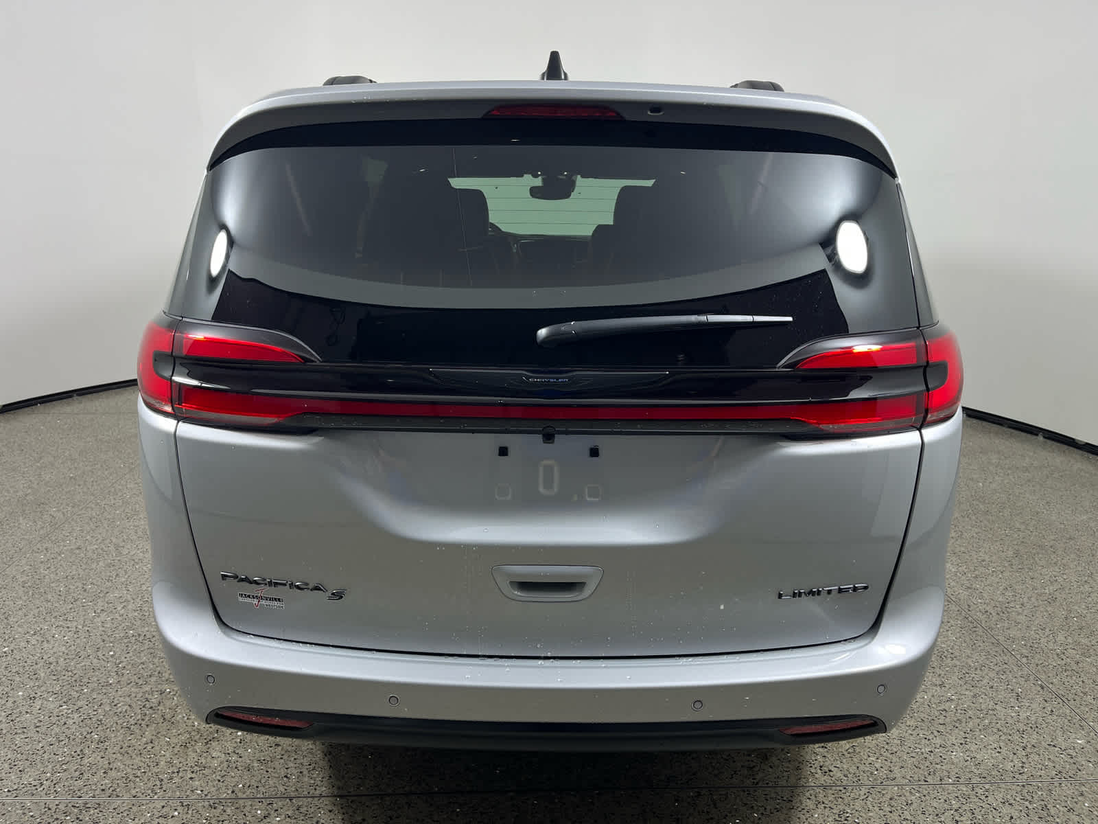 2026 Chrysler Pacifica Limited Image 6 of 29